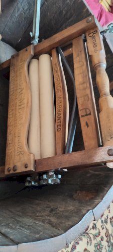 Cuvier ancien en bois et son ensemble de buanderie complet 