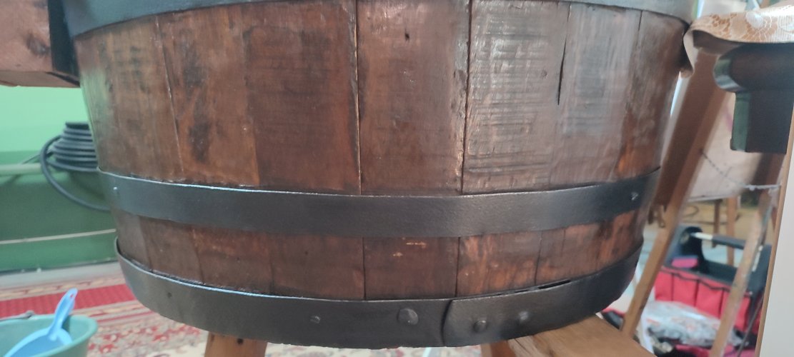 Cuvier ancien en bois et son ensemble de buanderie complet 