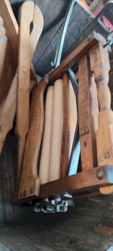 Cuvier ancien en bois et son ensemble de buanderie complet 
