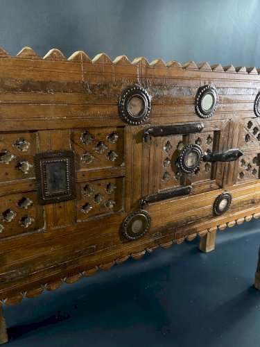 Damchiya du Rajasthan coffre de mariage pour dot bois sculpté décor miroir Inde