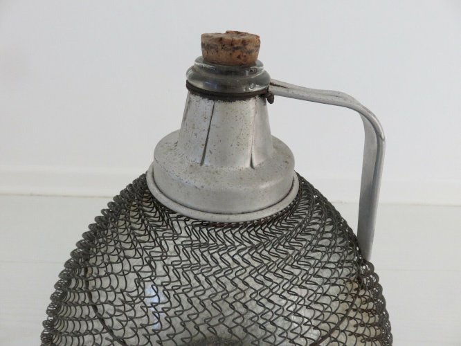 DAME JEANNE ANCIENNE EN COTTE DE MAILLE  VERAC LA BRIDOIRE  SAVOIE