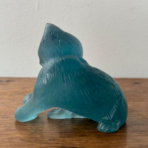 Daum France chat jouant avec une balle en pâte de verre M3528