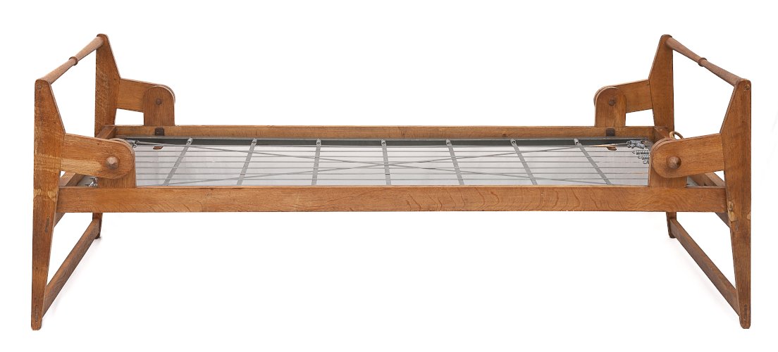 Daybed ancien pliable par Guillerme et Chambron