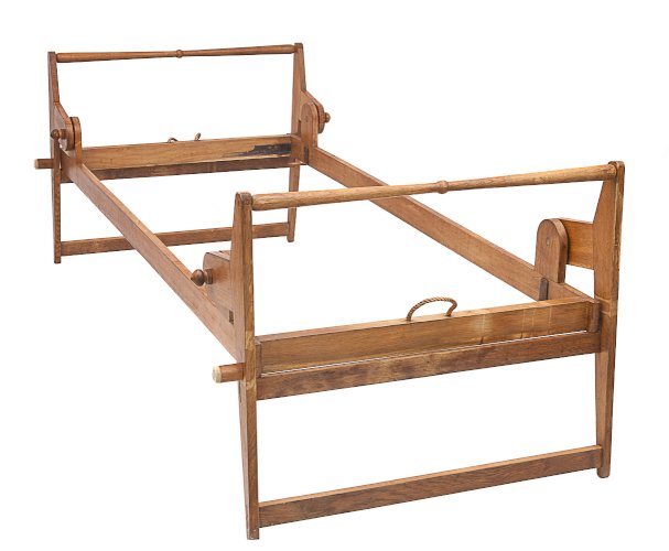 Daybed ancien pliable par Guillerme et Chambron