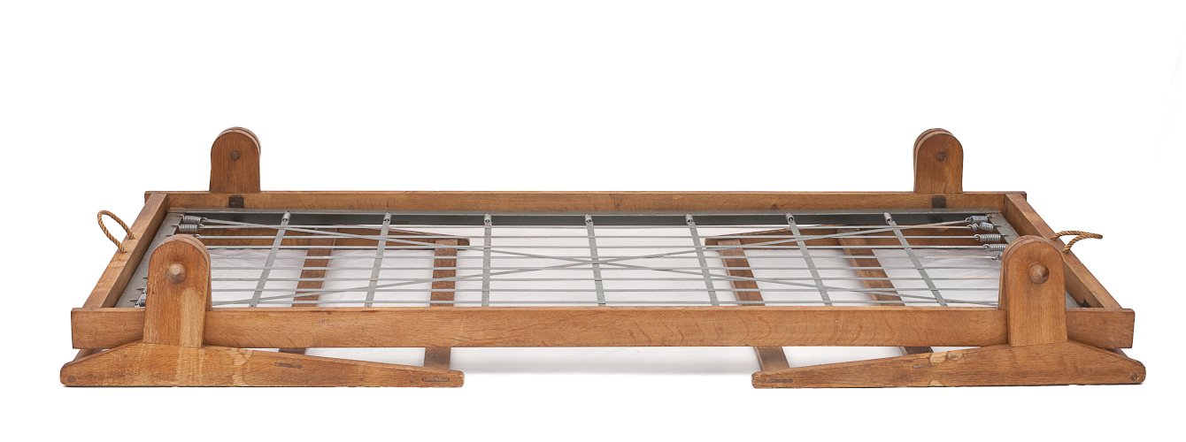 Daybed ancien pliable par Guillerme et Chambron