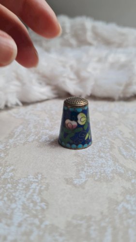 Dé a coudre cloisonnée pour collection