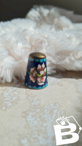 Dé a coudre cloisonnée pour collection