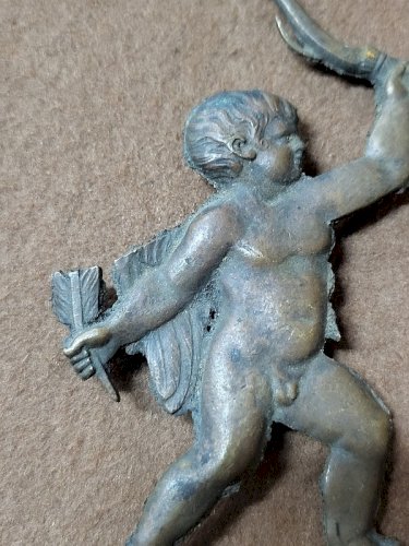 DECORATION ANGELOT EN BRONZE SUR MEUBLE