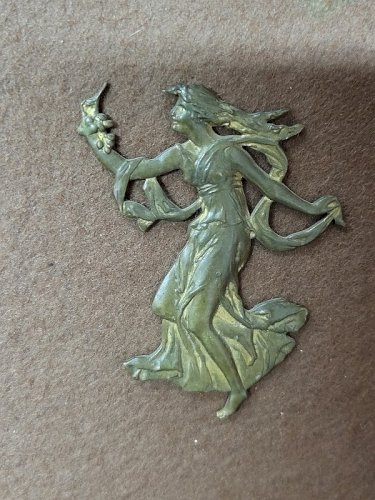 DECORATION DE MEUBLE FEMME ART NOUVEAU EN LAITON