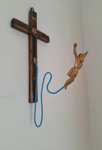 Quirky decoration, Jesus bungee jumps