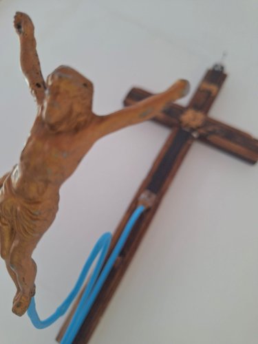 Décoration décalée, Jésus saute à l’élastique