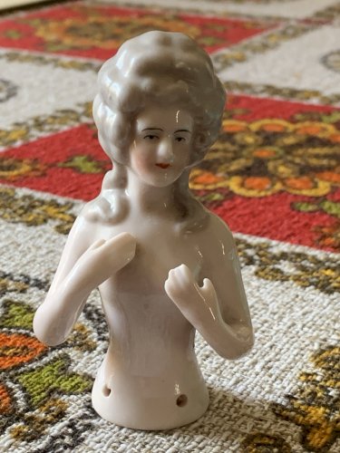 demi figurine half doll en porcelaine Germany Marie Antoinette en très bel état