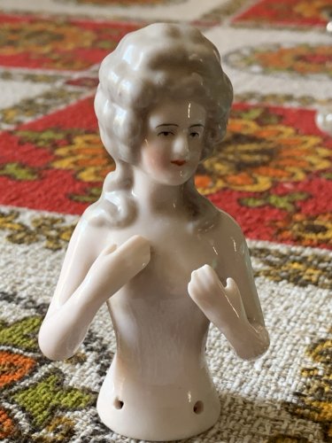 demi figurine half doll en porcelaine Germany Marie Antoinette en très bel état