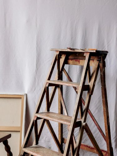 Denis, l'escabeau en bois patiné N°26