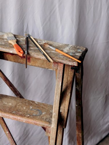 Denis, l'escabeau en bois patiné N°26