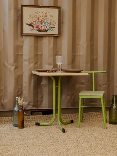 Denise, la table de bistro en métal N°55