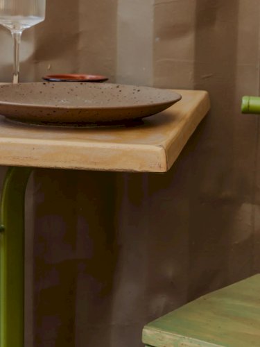 Denise, la table de bistro en métal N°55