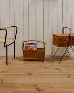 Desire, the wooden and wicker magazine rack No. 140