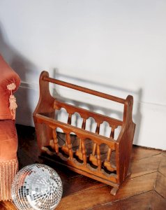 Desire, the wooden magazine rack No. 17