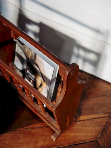 Désiré, le porte-revues en bois N°17