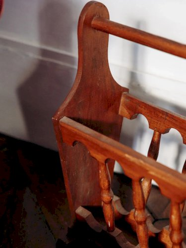 Désiré, le porte-revues en bois N°17