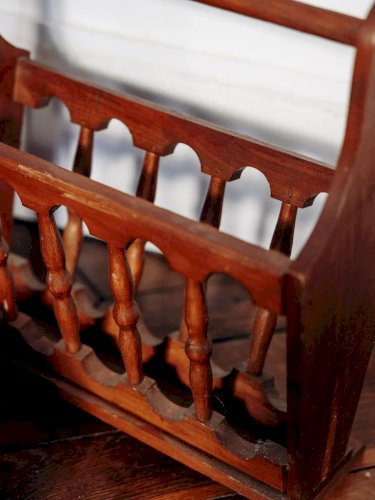 Désiré, le porte-revues en bois N°17