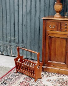 Desired, the wooden magazine rack No. 48