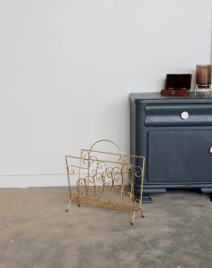 Desire, the gold metal magazine rack N°124