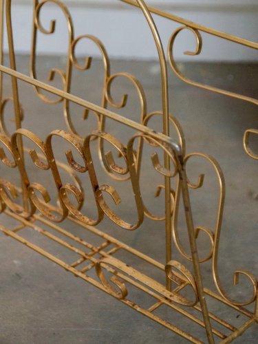 Désiré, le porte-revues en métal doré N°124