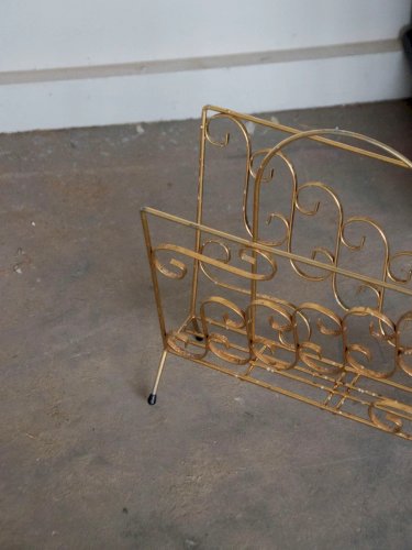 Désiré, le porte-revues en métal doré N°124