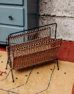 Desired, the metal magazine rack No. 84