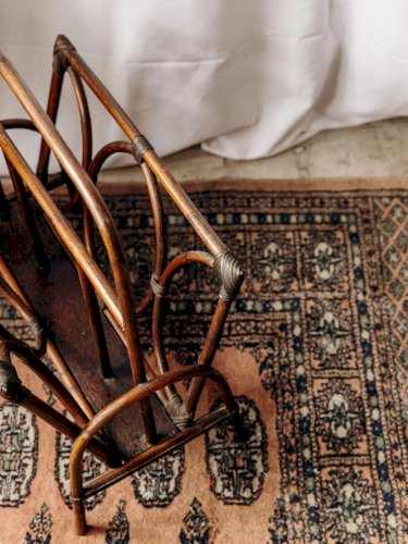 Désiré, le porte-revues en rotin foncé N°108