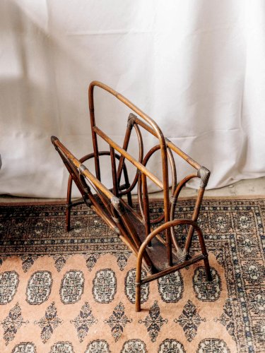 Désiré, le porte-revues en rotin foncé N°108