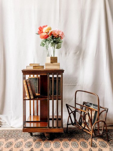 Désiré, le porte-revues en rotin foncé N°108