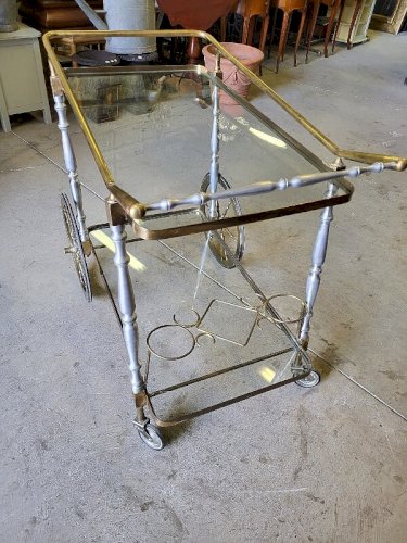 DESSERTE A ROULETTES EN ALU LAITON ET VERRE 1960