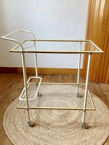 Desserte avec structure en métal couleur crème et laiton doré, années 1960