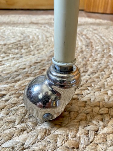 Desserte avec structure en métal couleur crème et laiton doré, années 1960