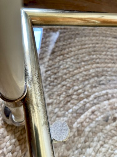 Desserte avec structure en métal couleur crème et laiton doré, années 1960