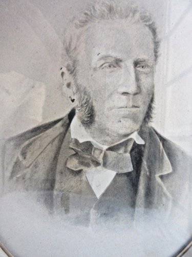 Dessin au crayon d'un visage d'homme, médaillon ovale, cadre Napoléon III Or fin