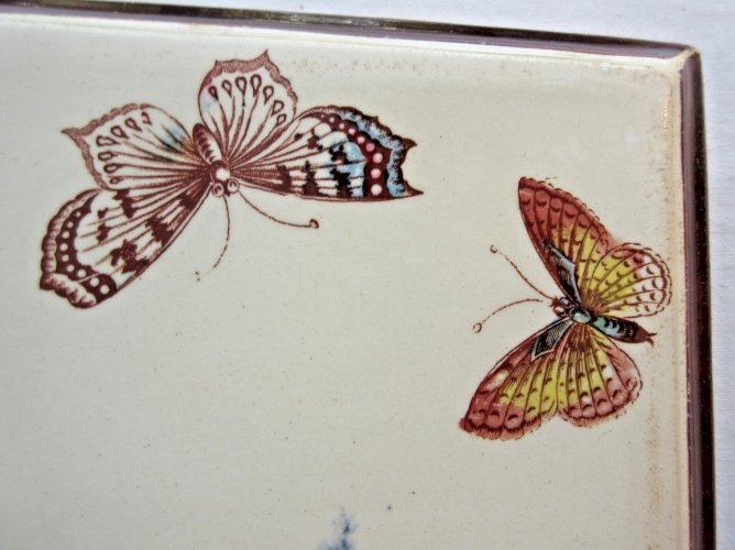 Dessous de plat carré polychrome, Lunéville, Art Nouveau: Orchidées, Papillons