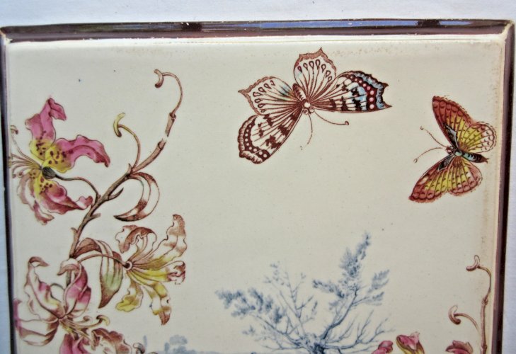 Dessous de plat carré polychrome, Lunéville, Art Nouveau: Orchidées, Papillons