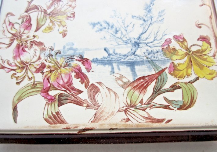 Dessous de plat carré polychrome, Lunéville, Art Nouveau: Orchidées, Papillons