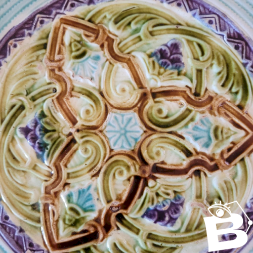 Dessous de plat en barbotine Onnaing, style art nouveau, vers 1920