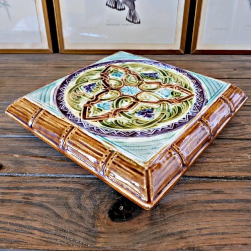 Dessous de plat en barbotine Onnaing, style art nouveau, vers 1920