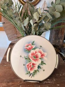 Dessous de plat en faïence ancienne cerclé de métal