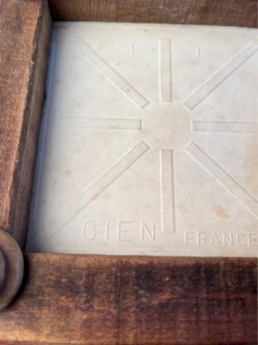 Dessous de plat en faïence de Gien et bois