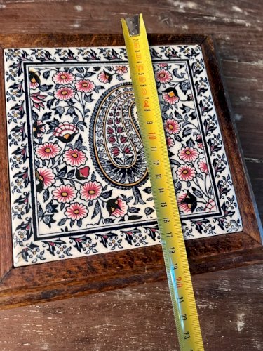 Dessous de plat en faïence de Gien et bois