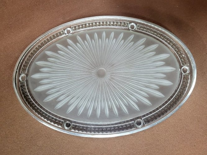DESSOUS DE PLAT EN VERRE ET METAL ARGENTE SIGNE "VERLYS" ART DECO