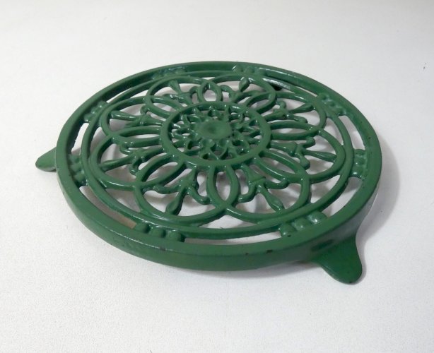 dessous de plat vert en fonte vintage
