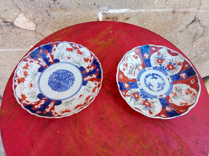 Deux assiettes (Fausse paire) imari Japon 